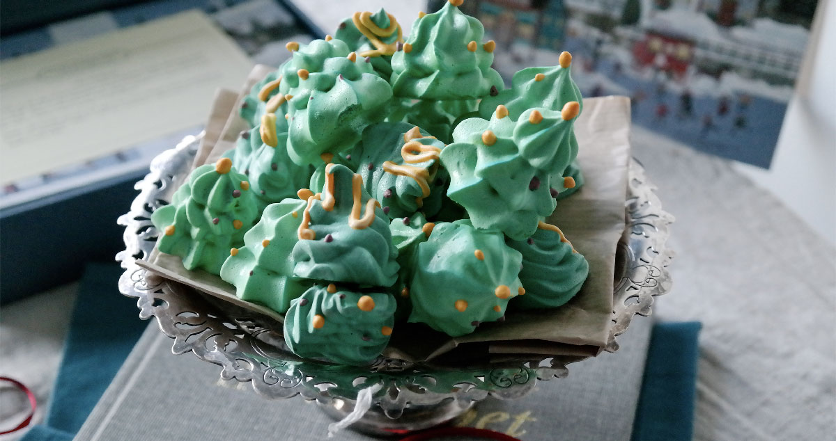 christmas Meringue cookies, holiday snacks