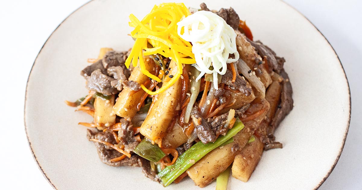 Authentic Gungjung Tteokbokki (Royal Soy-Sauce Rice Cakes with Beef)