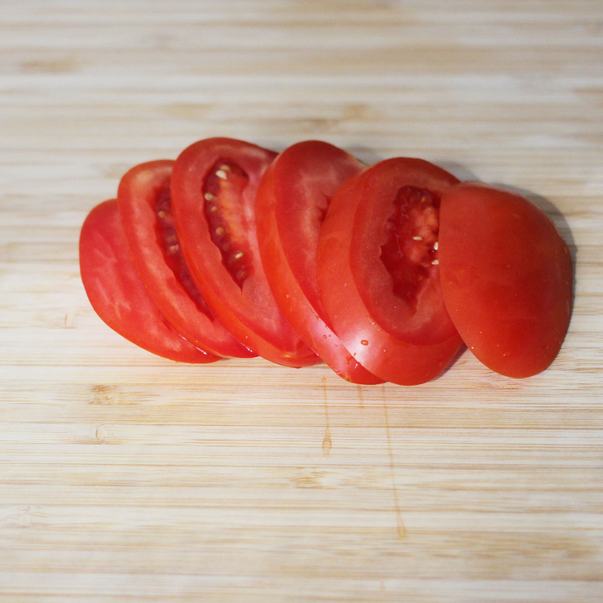 sliced tomato